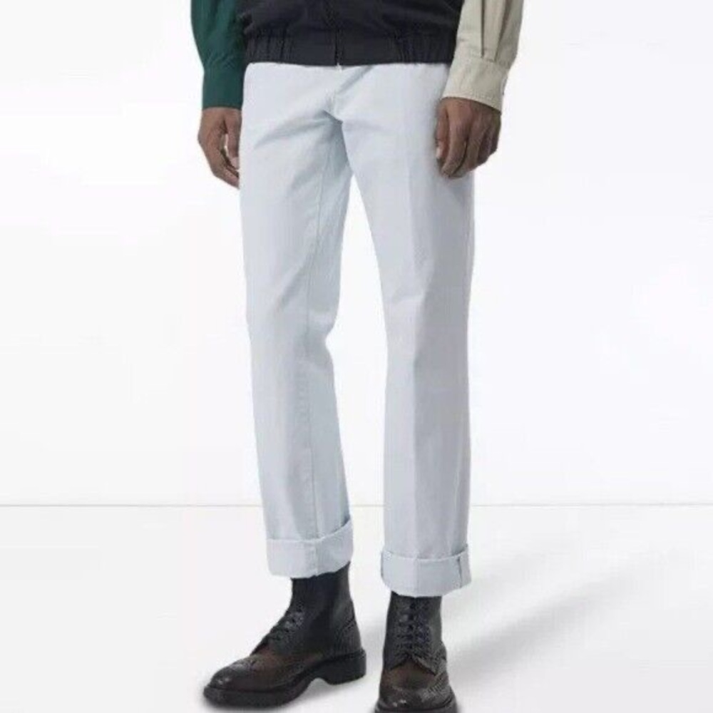 NWT Burberry Embroidered Crest Relaxed Fit Jeans 32x32 Chalk Blue